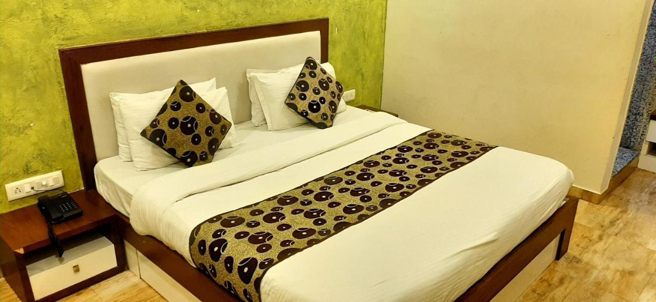 Hotel Tulip Plaza Ahmadábád Kültér fotó