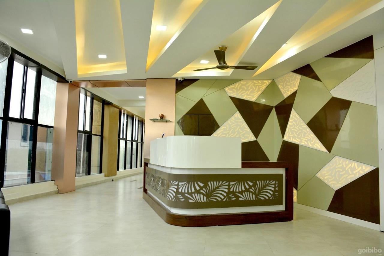Hotel Tulip Plaza Ahmadábád Kültér fotó