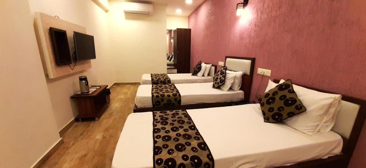 Hotel Tulip Plaza Ahmadábád Kültér fotó