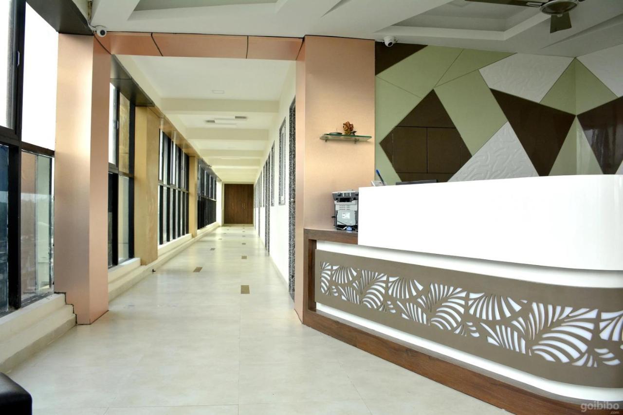 Hotel Tulip Plaza Ahmadábád Kültér fotó