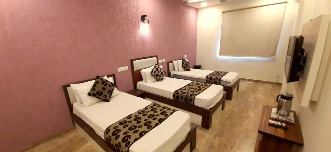 Hotel Tulip Plaza Ahmadábád Kültér fotó