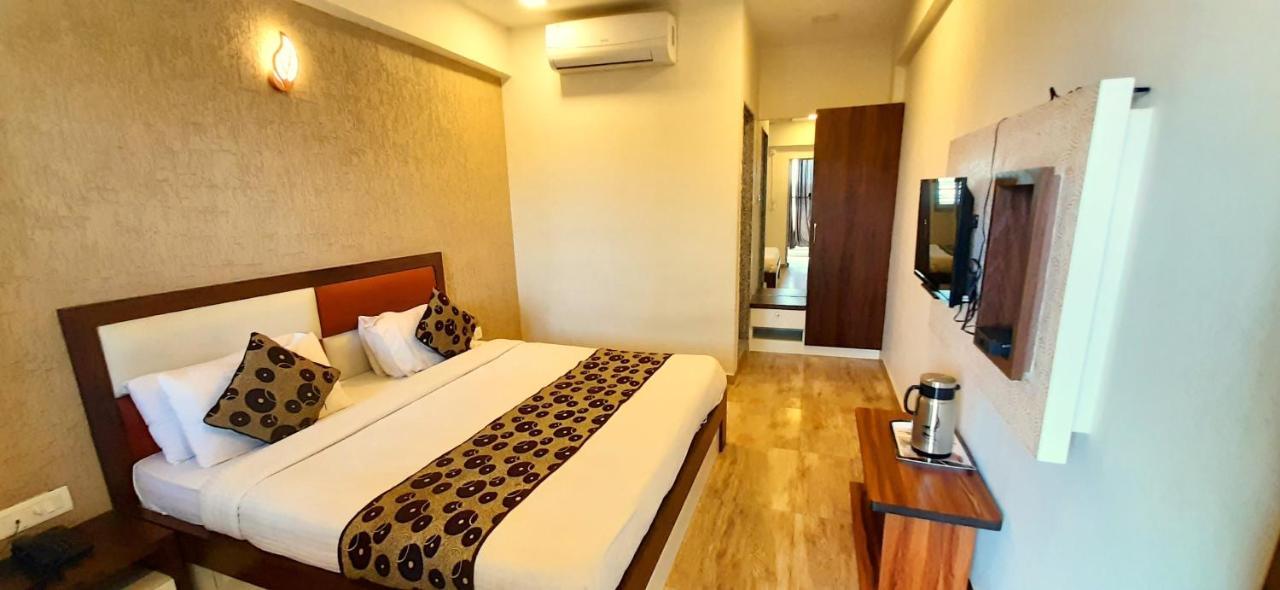 Hotel Tulip Plaza Ahmadábád Kültér fotó